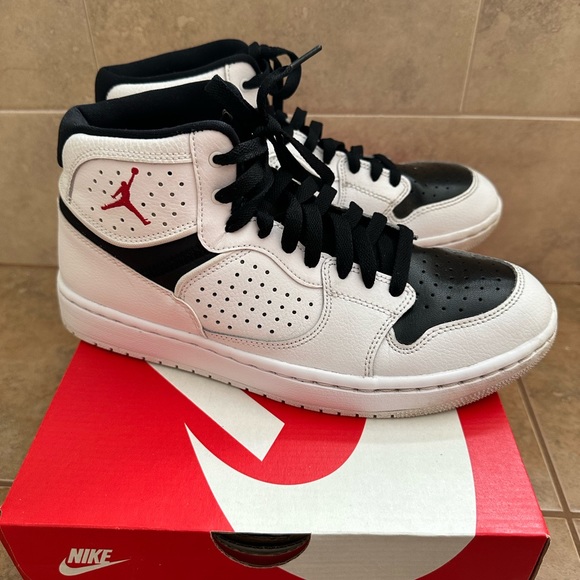 Like New mens Nike sneakers - Picture 2 of 4